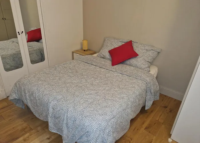 Hyper Centre Hyper Cosy